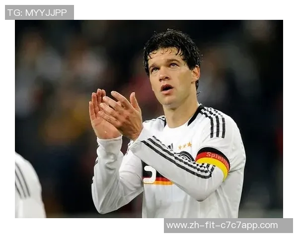 足球孤胆：在绿茵场上追逐梦想与孤独的勇者之路